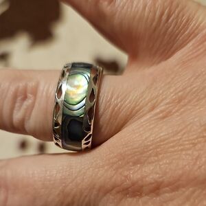 Elegant Silver and Black Abalone Ring